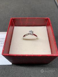 Solitario oro bianco 0.40 colore F e purezza VVS2