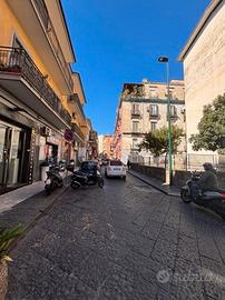 Via Bosco di Capodimonte - ampio locale