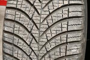 Goodyear 4 Seasons 215/60 R17