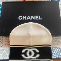 Chanel cappello e sciarpa. Nuovo con scatola