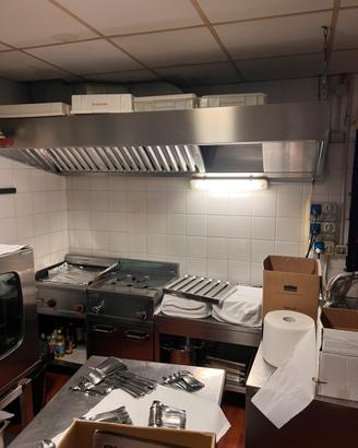 Svendita cucina e attrezzatura da locale