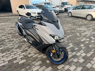 Yamaha t-max 560
