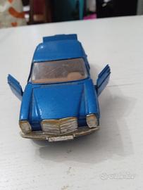 mercedes benz 240 D Corgi modellino