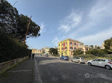 6 LOCALI A NAPOLI