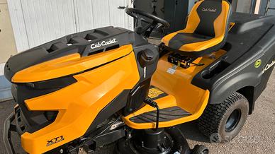 Trattorino con cesto CUB CADET XT1 OR106