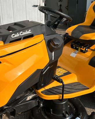 Trattorino con cesto CUB CADET XT1 OR106