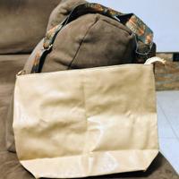 Borsa a tracolla in ecopelle.