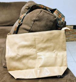 Borsa a tracolla in ecopelle.
