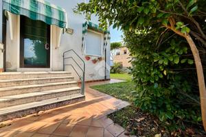 VILLA A SCHIERA A PONTE SAN NICOLÒ