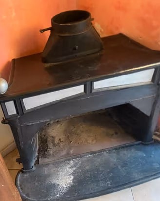 Stufa a legna in ghisa