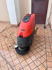 Macchina lavapavimenti