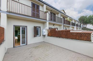 VILLA A SCHIERA A FONTE NUOVA