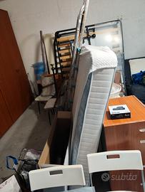 GRATIS , DUE RETI MATRIMONIALI E UN MATERASSO 