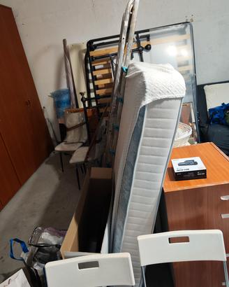 GRATIS , DUE RETI MATRIMONIALI E UN MATERASSO 