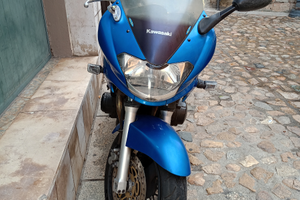 Kawasaki zr7s
