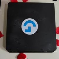 playstation 4 con cuffie da gaming e joystick