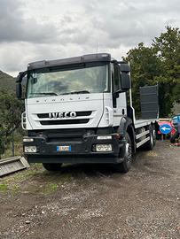 Carrellone Iveco stralis pianale con rampe