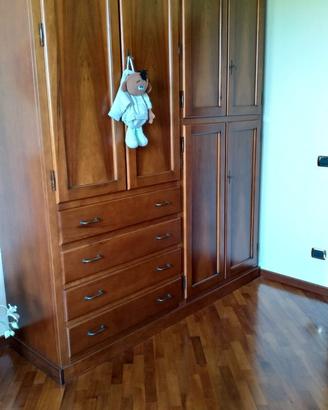 Armadio in legno massello