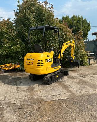 E237 - Escavatore 15 q Komatsu PC15 con pinza