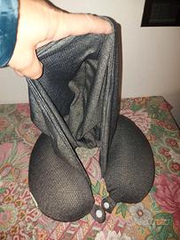 cuscino da viaggio in memory foam con cappuccio