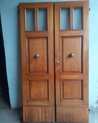 Porta esterna in castagno