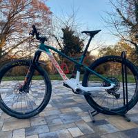 MTB CROSS COUNTRY IN CARBONIO BIAMMORTZZATA