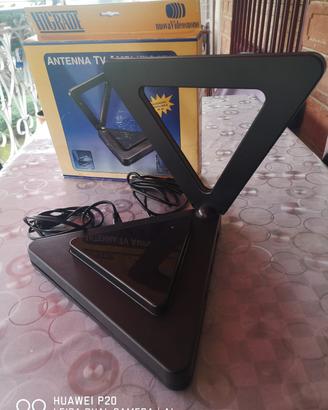 Antenna TV amplificata a guadagno regolabile 