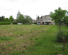 Terreno edificabile-agricolo con fabbr. accessori