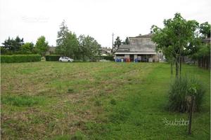 Terreno edificabile-agricolo con fabbr. accessori