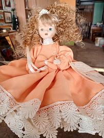 BAMBOLA DI PORCELLANA AIDEA CAPODIMONTE ETICHETTA