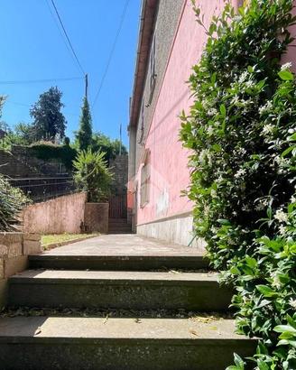 VILLA A SCHIERA A VALENTANO