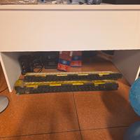 scrivania/tavolo bianco dal design moderno