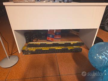 scrivania/tavolo bianco dal design moderno