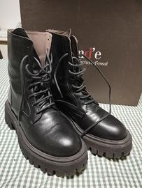 scarponcini,nuovi, interamente in pelle 