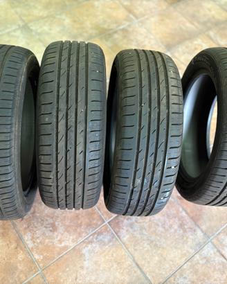 4 gomme estive Nexen 205/55 R17 usate su Renault