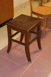 Sgabello in legno antico