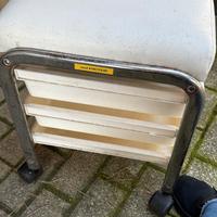 Carrello estetista con poggiapiedi