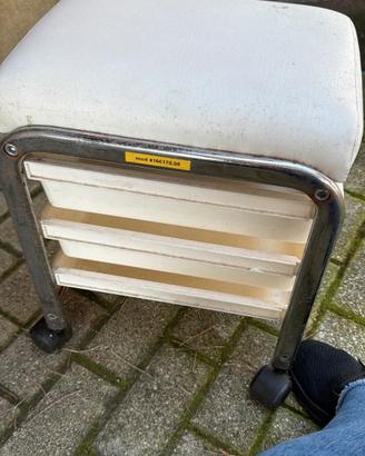 Carrello estetista con poggiapiedi