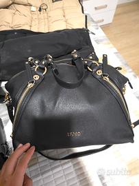 Borsa Liu Jo nera con dettagli oro e tracolla