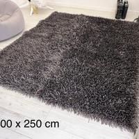 Tappeto grigio scuro a pelo lungo 200 x 250 cm