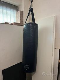 Sacco boxe e guantoni