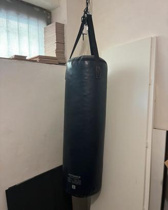 Sacco boxe e guantoni
