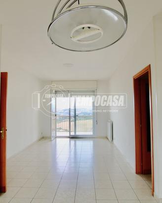 QUINTO PIANO CON ASCENSORE, BALCONI E CANTINA