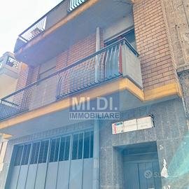Intero Stabile in Via Parisi