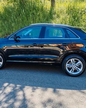 Audi Q3 TDI quattro Sport  S-tronic
