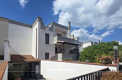 Residence " i pini" rifinita villa con box auto