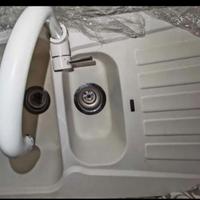 Lavello in fragranite con miscelatore