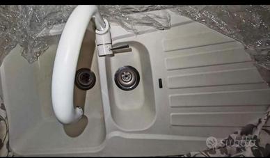 Lavello in fragranite con miscelatore