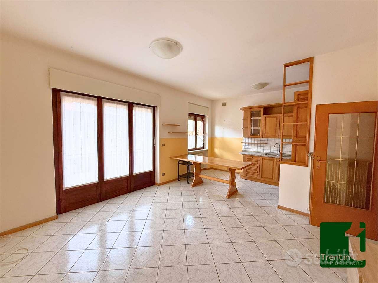 SPAZIOSO TRE STANZE CON BALCONE