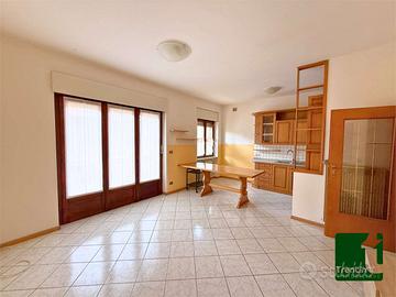 SPAZIOSO TRE STANZE CON BALCONE